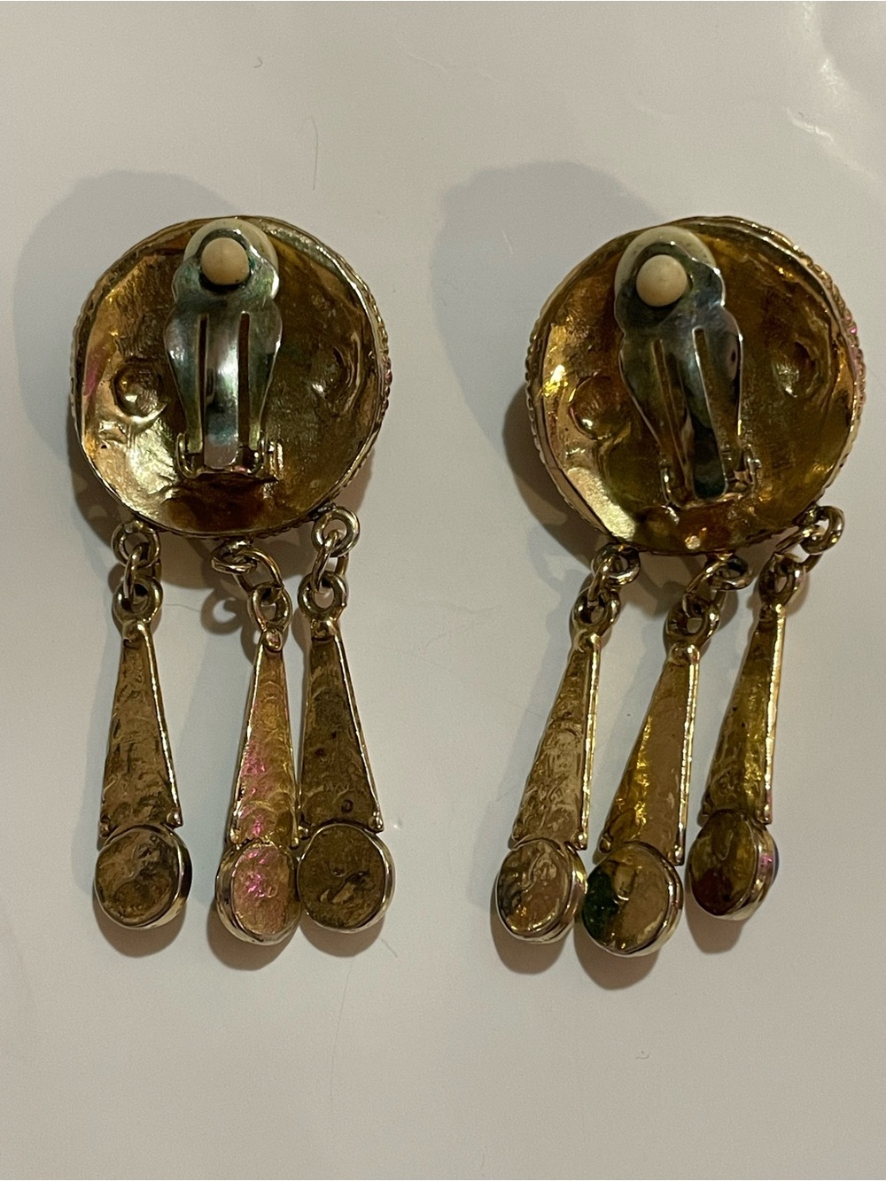 Vintage Style Gold Tone Clip Ons - Picture 3 of 3